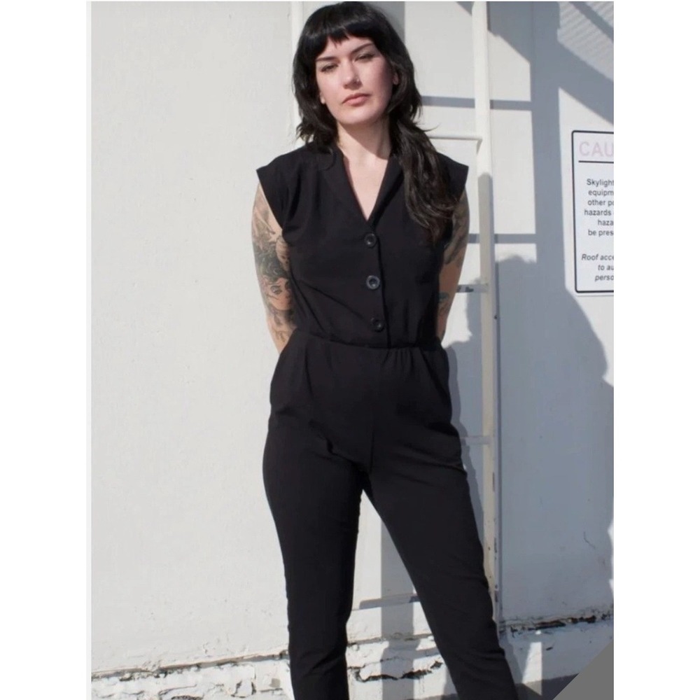Nooworks Magic Cuit Black Cotton Lycra Sleeveless Button Front Jumpsuit XS
